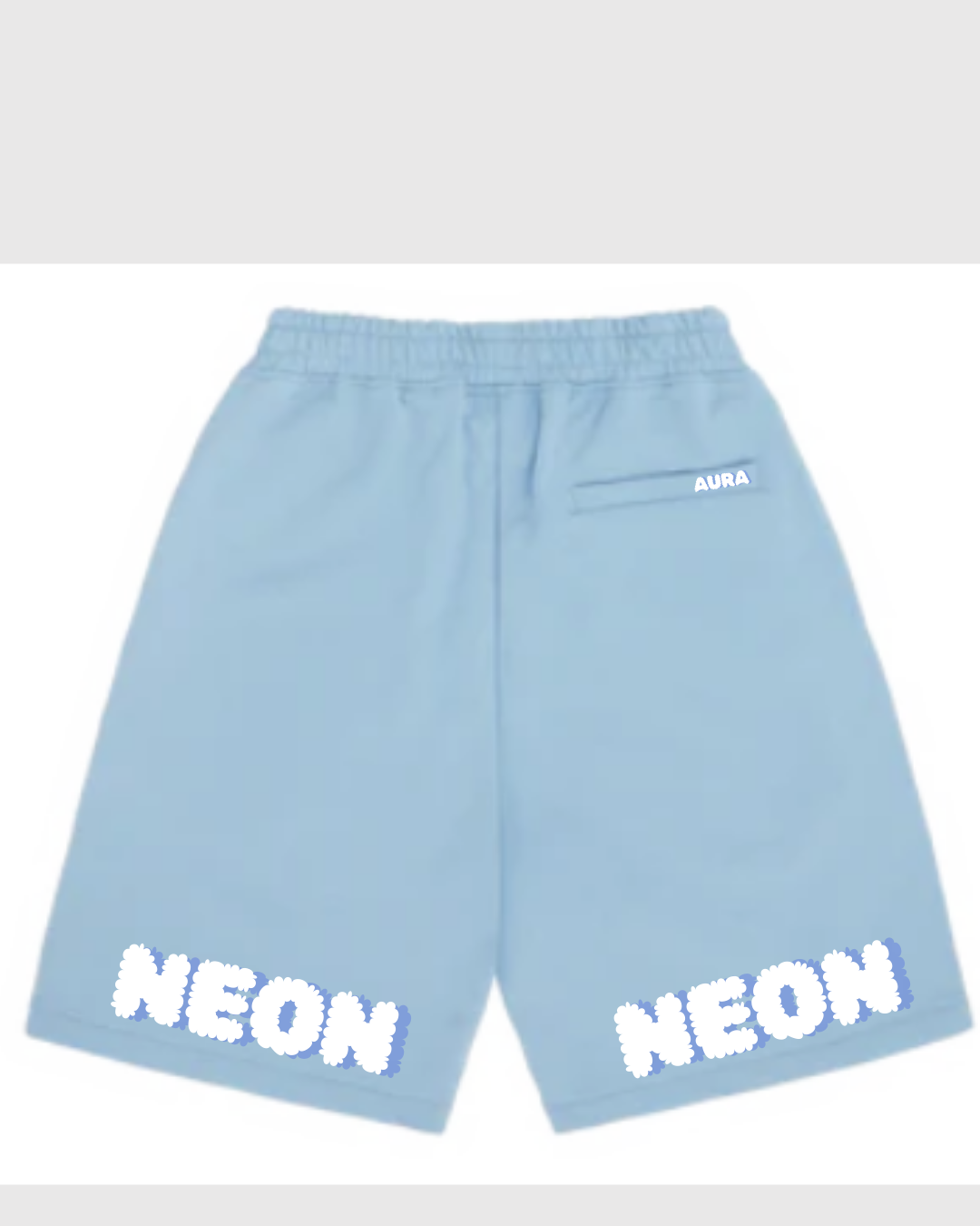 short celeste con estampados de “NEON” y “AURA”